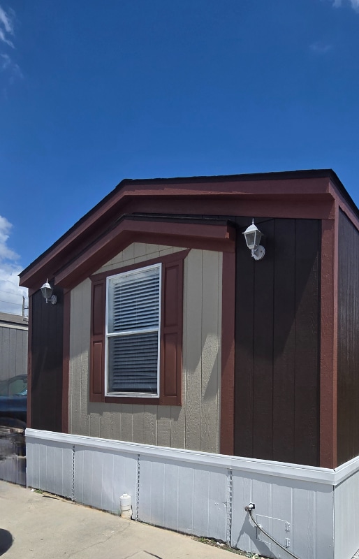 Building Photo - 1120 N Vista Dr