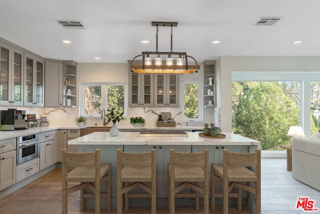 Building Photo - 2370 San Marco Dr