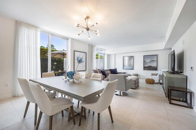 Foto del edificio - 401 N Birch Rd