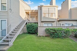 Building Photo - 6701 Sands Point Dr