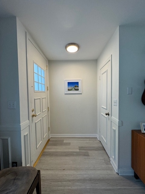 Entry with closet - 8125 Redlands St
