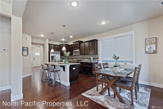 Foto del edificio - 4 br, 3.5 bath House - 20021 94th AVE NE