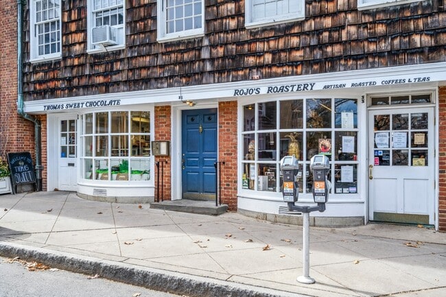 Building Photo - 31 Palmer Sq W