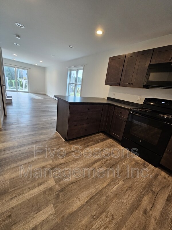 Building Photo - 222 Vermont 15 - 222 B