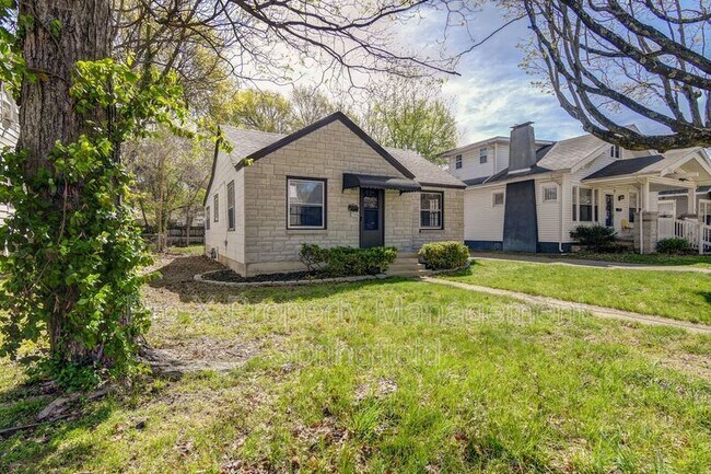 Building Photo - 726 S McCann Ave
