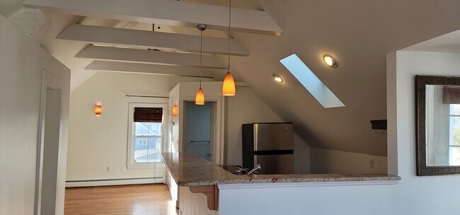 Building Photo - 90 Lothrop St