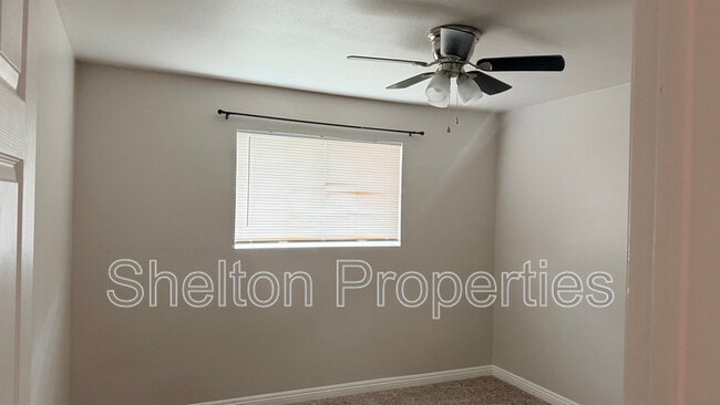 Building Photo - 523 E Malibu Dr