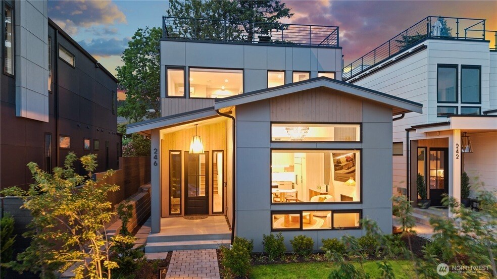 Foto principal - 246 5th Ave W