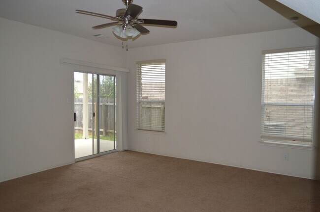 Foto del edificio - Desirable South Austin Home - Only $1950