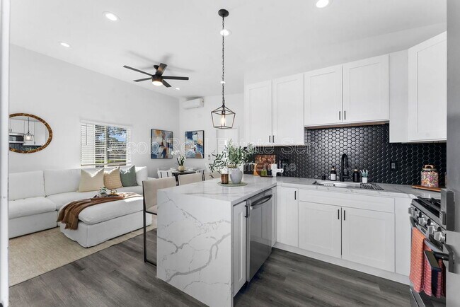 Foto del edificio - 8353 Ivory Coast Dr