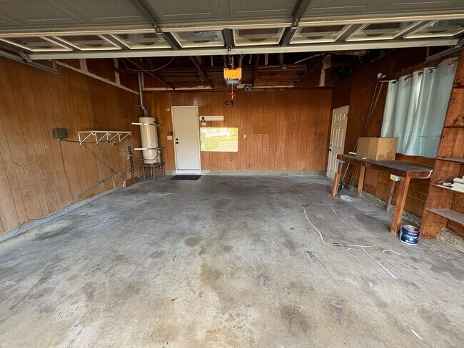 Building Photo - Delightful home located in southwest Visal...