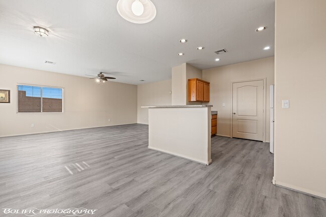 Foto del edificio - 470 Turtleback Rd