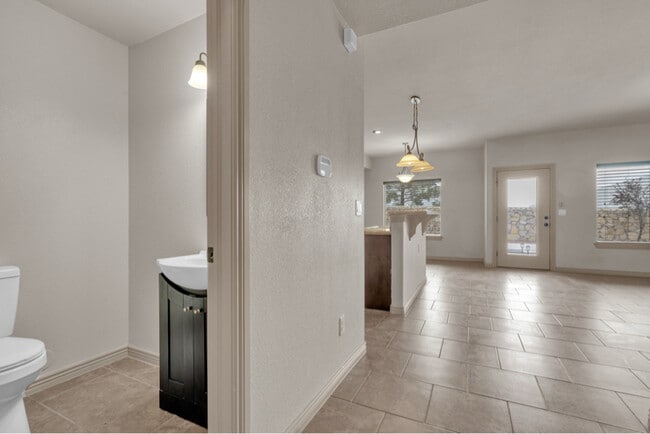 Building Photo - 11714 Dos Palmas Dr