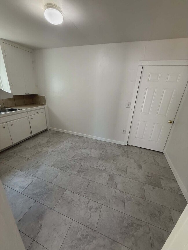 Foto del edificio - Newly remodel 2 Bedroom on Large lot