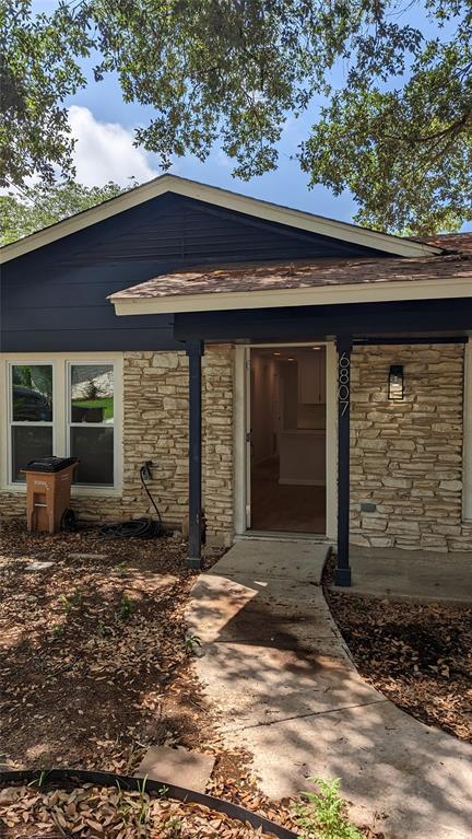 Building Photo - 6807 La Salle Dr