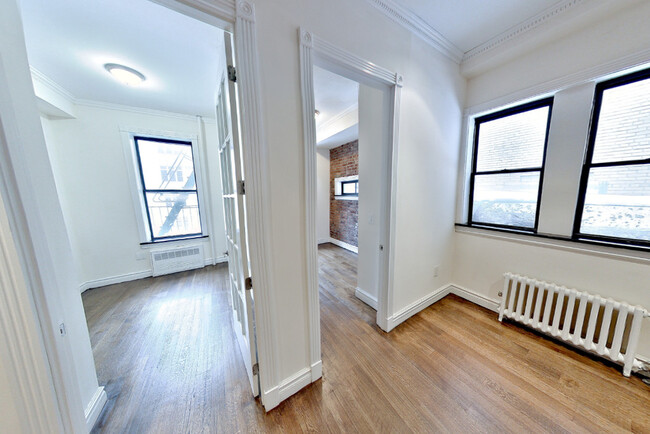Bedroom - 424 W 51st St