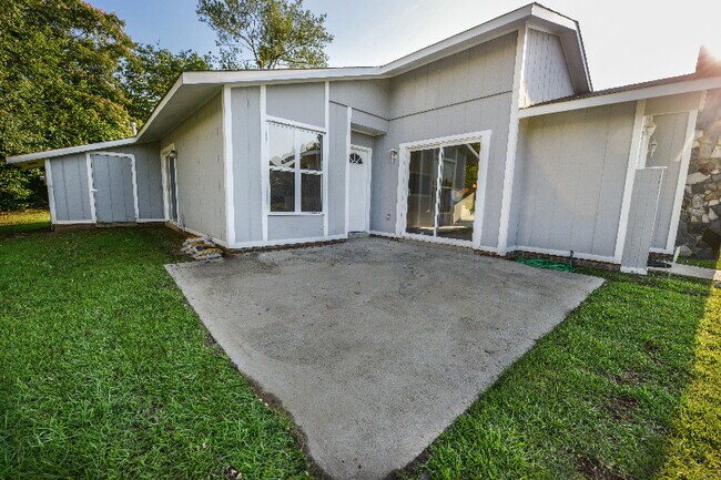 Foto del edificio - 7117 Tollhouse Dr