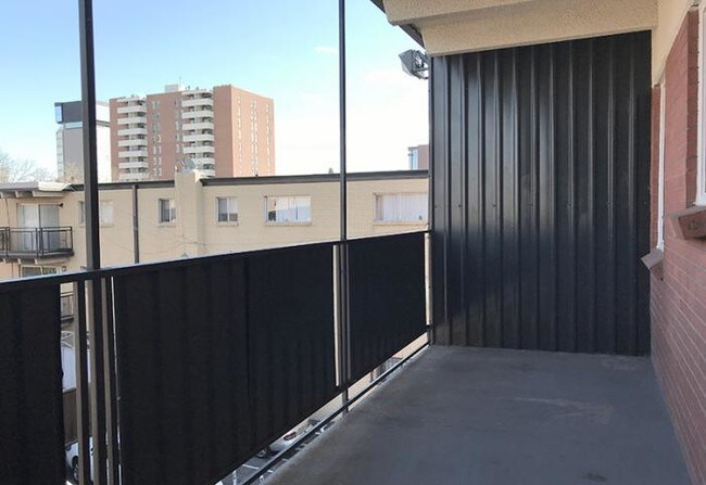Building Photo - 2 bedroom in Denver CO 80222