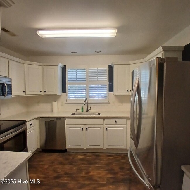 Building Photo - 4999 Glen Cove Dr SE