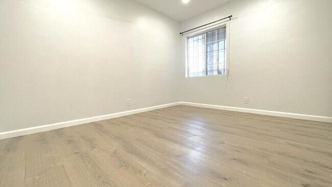 Building Photo - 2731 Leafdale Ave