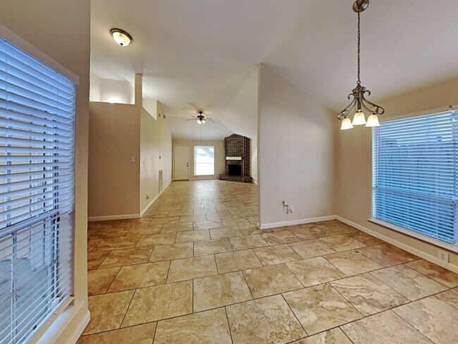 Foto del edificio - 19607 Lake Hollow Ln