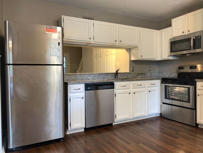 Foto del edificio - Trendy Renovated Raleigh Townhome In Ralei...