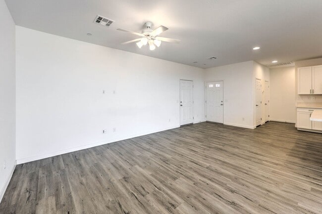 Foto del edificio - MUST SEE 3 bedroom Home!