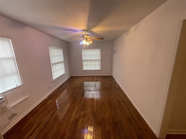 Foto del edificio - 4512 Hank Ave