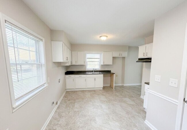Foto del edificio - 1502 Rolling Hills Dr