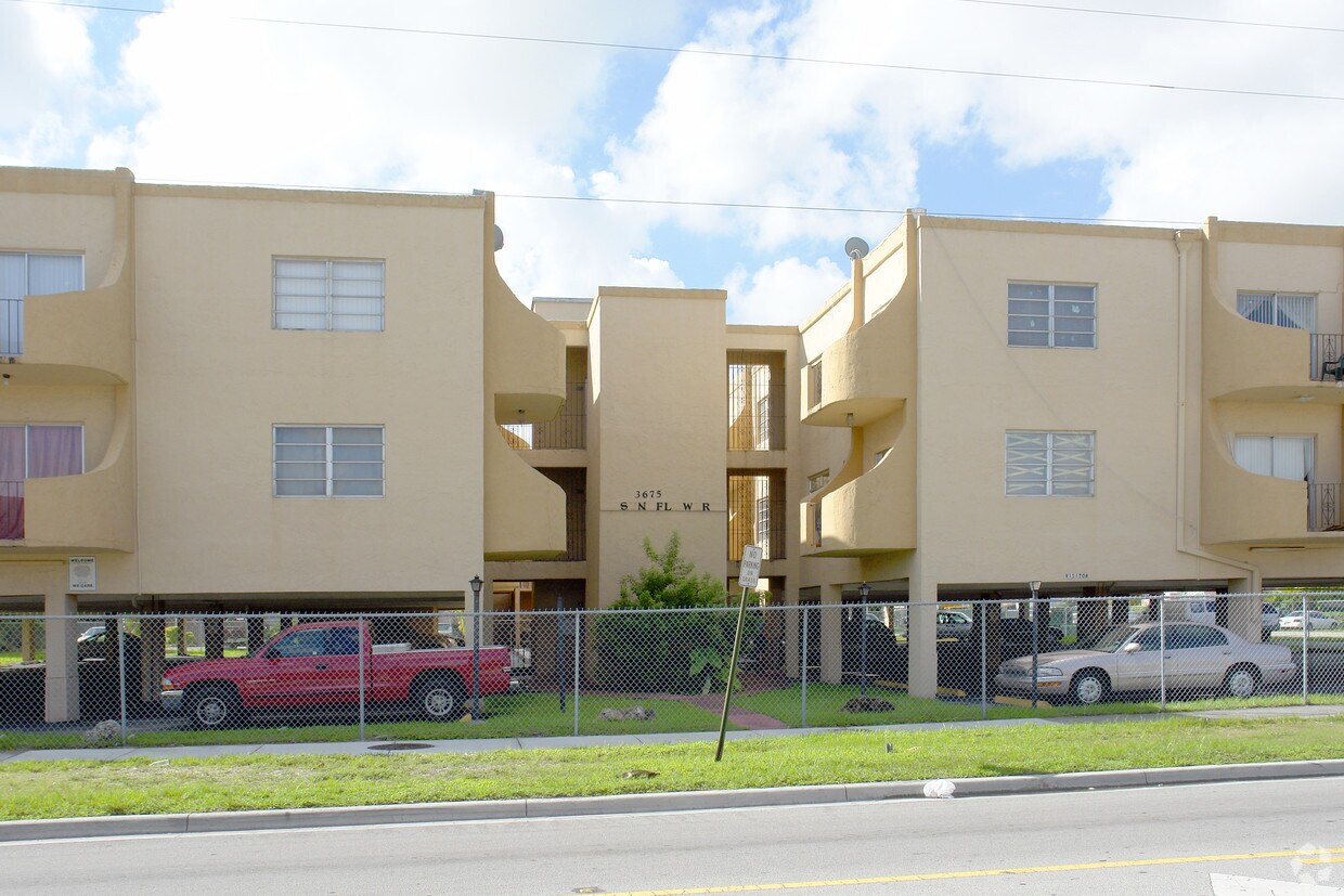 Building Photo - 3675 W 11th Ave