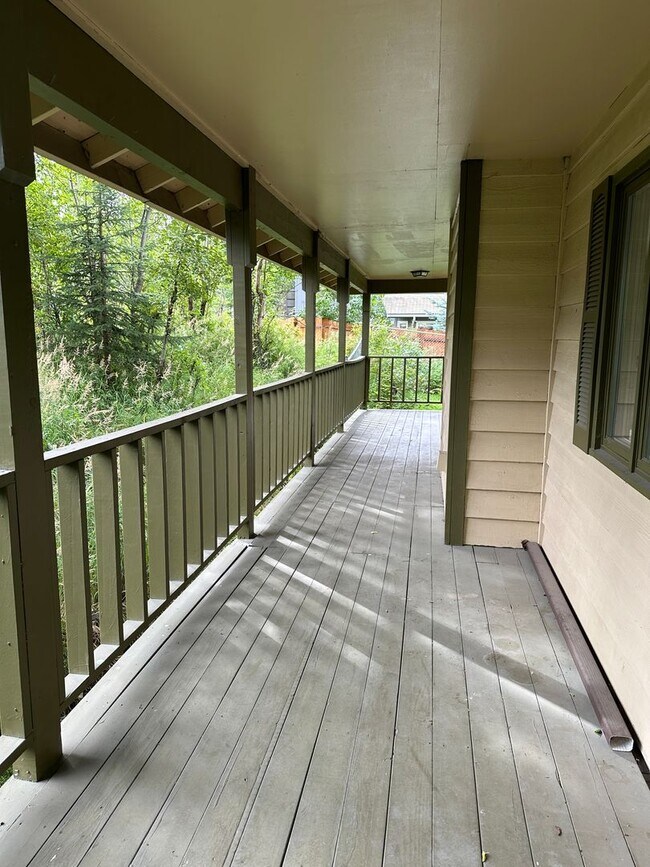 Foto del edificio - Kempton Hills 3 Bedroom/2.75 Bath Home with Sauna!