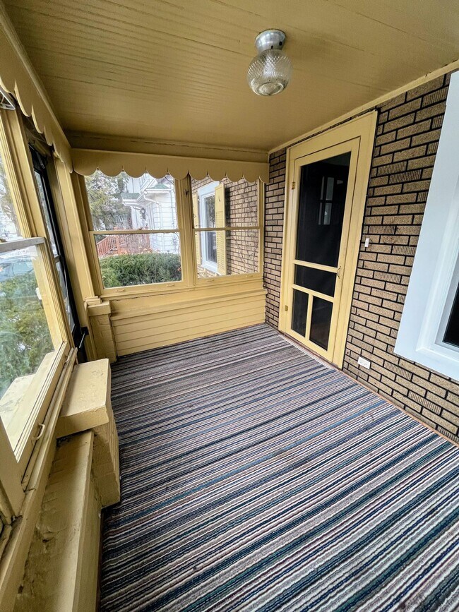 Foto del edificio - 2425 E Mifflin St