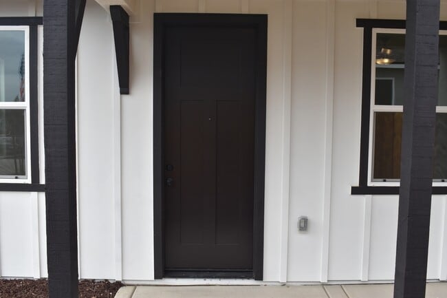 Photo - 682 Stephanie Dr House