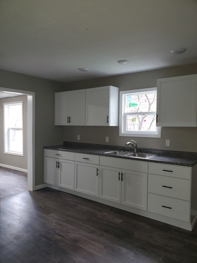 Primary Photo - 303 W Cherry St