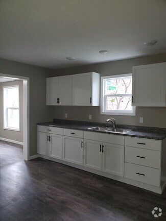 Building Photo - 303 W Cherry St