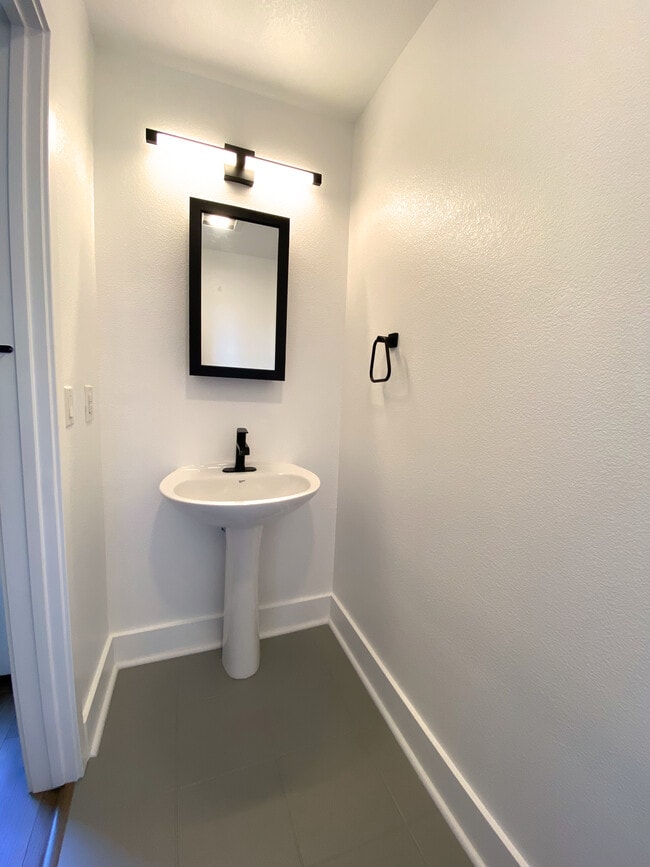 Foto del edificio - 310 City Center Dr