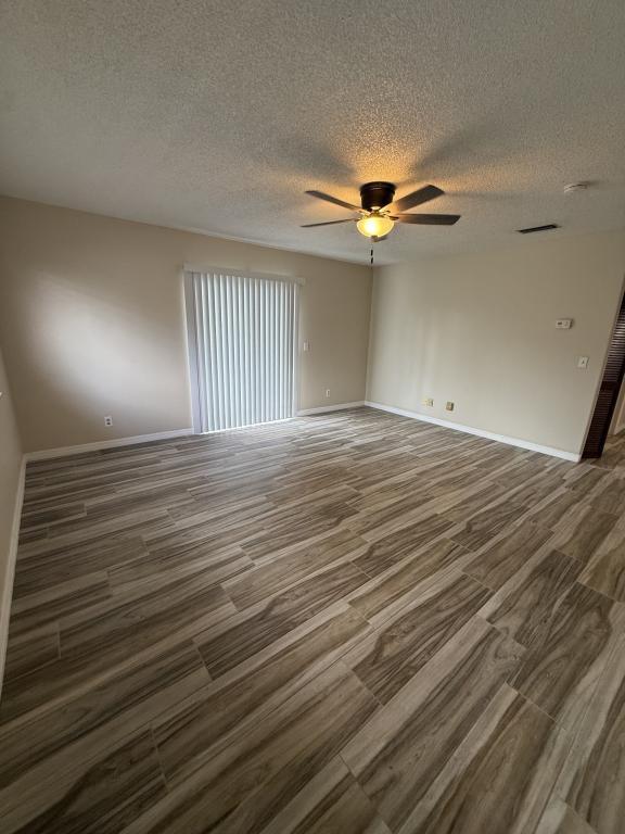 Foto del edificio - 6212 Horseshoe Ave