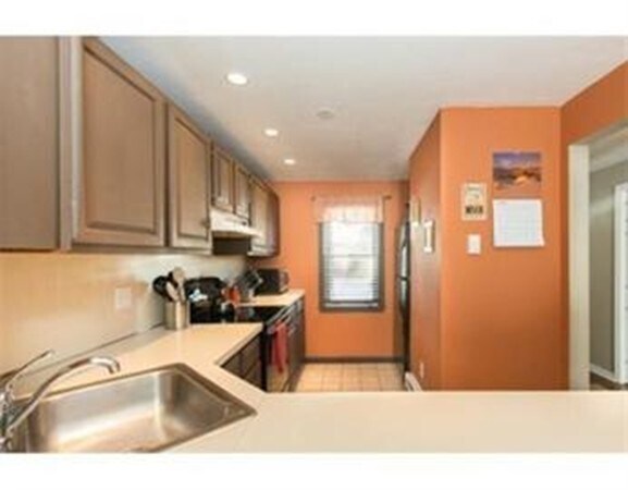 Foto del edificio - 335 E Washington St