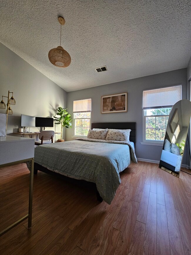 Foto del edificio - 6535 Cypress Point Rd