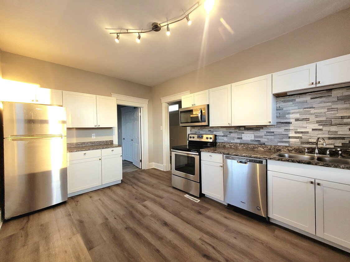 Foto principal - 3437 Montgomery Rd