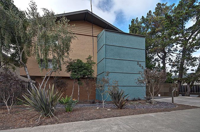 Secure building in quiet neighborhood - 3833 Maybelle Ave