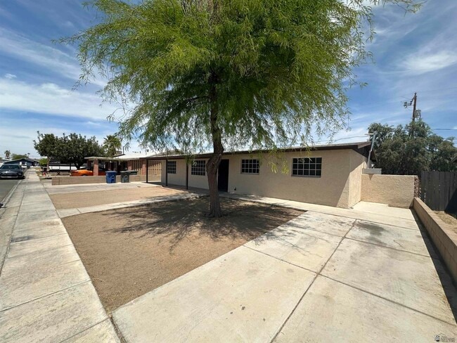 Foto del edificio - 2645 S Nogales Ave