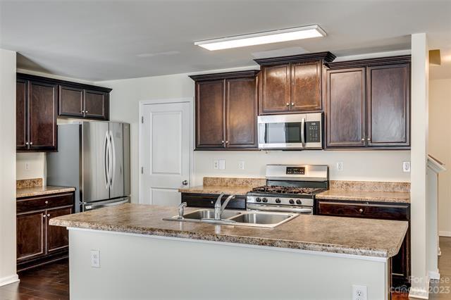 Building Photo - 9539 Kendall Dr