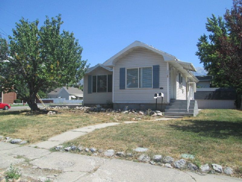 Primary Photo - 290 W Pacific Dr