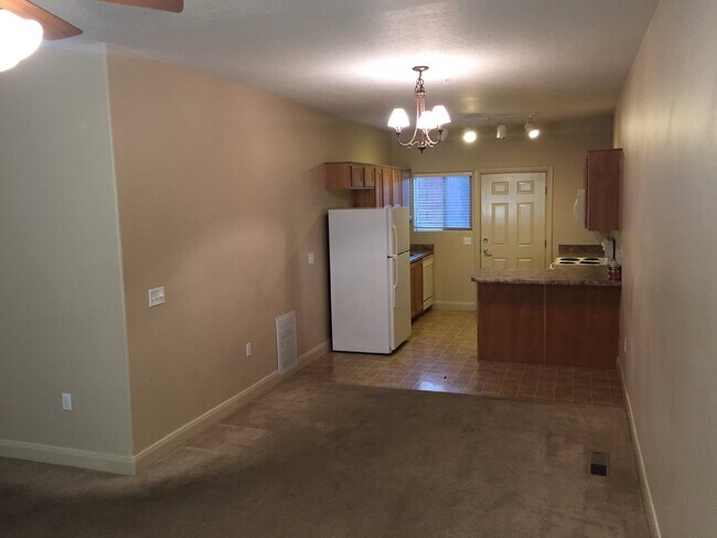 Foto del edificio - 700 N Main St