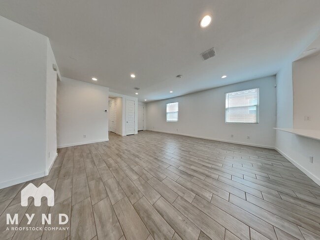 Building Photo - 9513 W Turney Ave