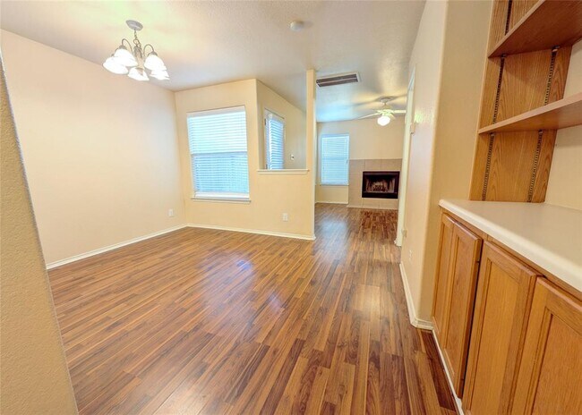 Foto del edificio - 8816 Schick Rd