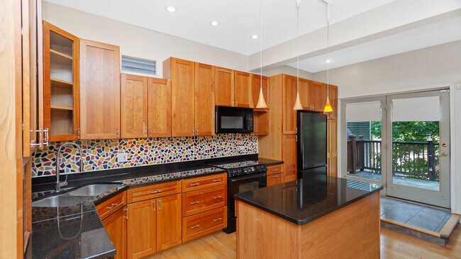 Foto del edificio - 2636 N Ashland Ave