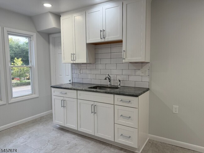Building Photo - 584 Pompton Ave