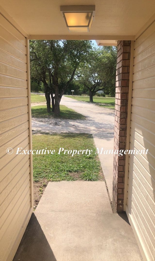 Foto del edificio - 1140-1142 County Road 4804